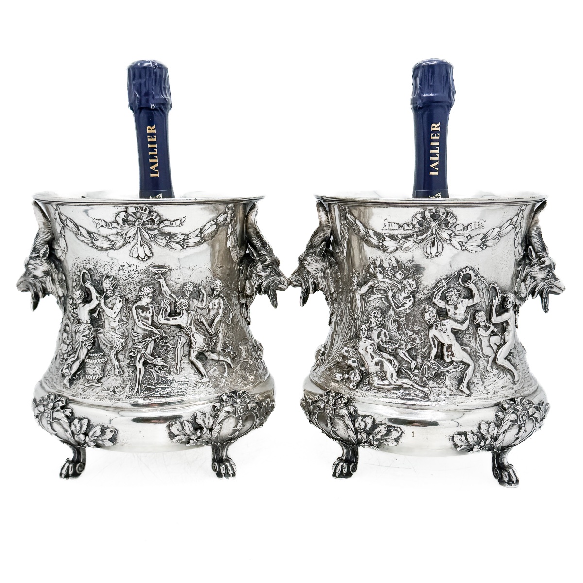 Paire de grands rafraîchissoirs à champagne aux bacchanales par Simon Rosenau, Hanau – Argent -photo-2