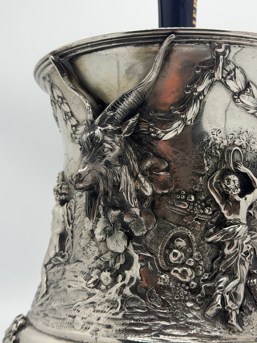 Paire de grands rafraîchissoirs à champagne aux bacchanales par Simon Rosenau, Hanau – Argent -photo-5