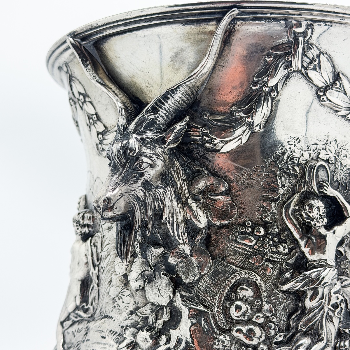 Paire de grands rafraîchissoirs à champagne aux bacchanales par Simon Rosenau, Hanau – Argent -photo-6