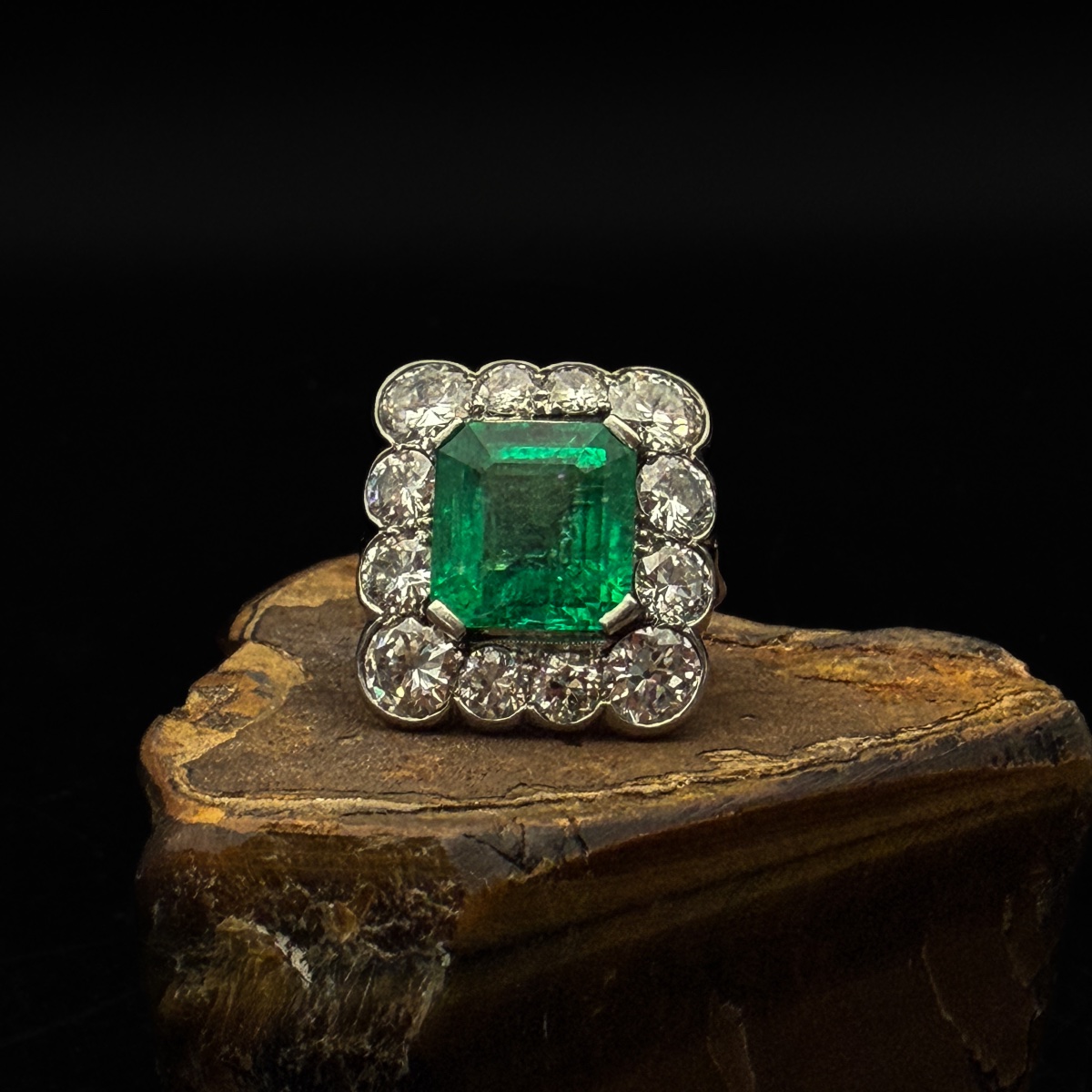 18-karat Gold And Platinum Ring, 5.58-carat Natural Emerald, Believed To Be From Colombia, -photo-2