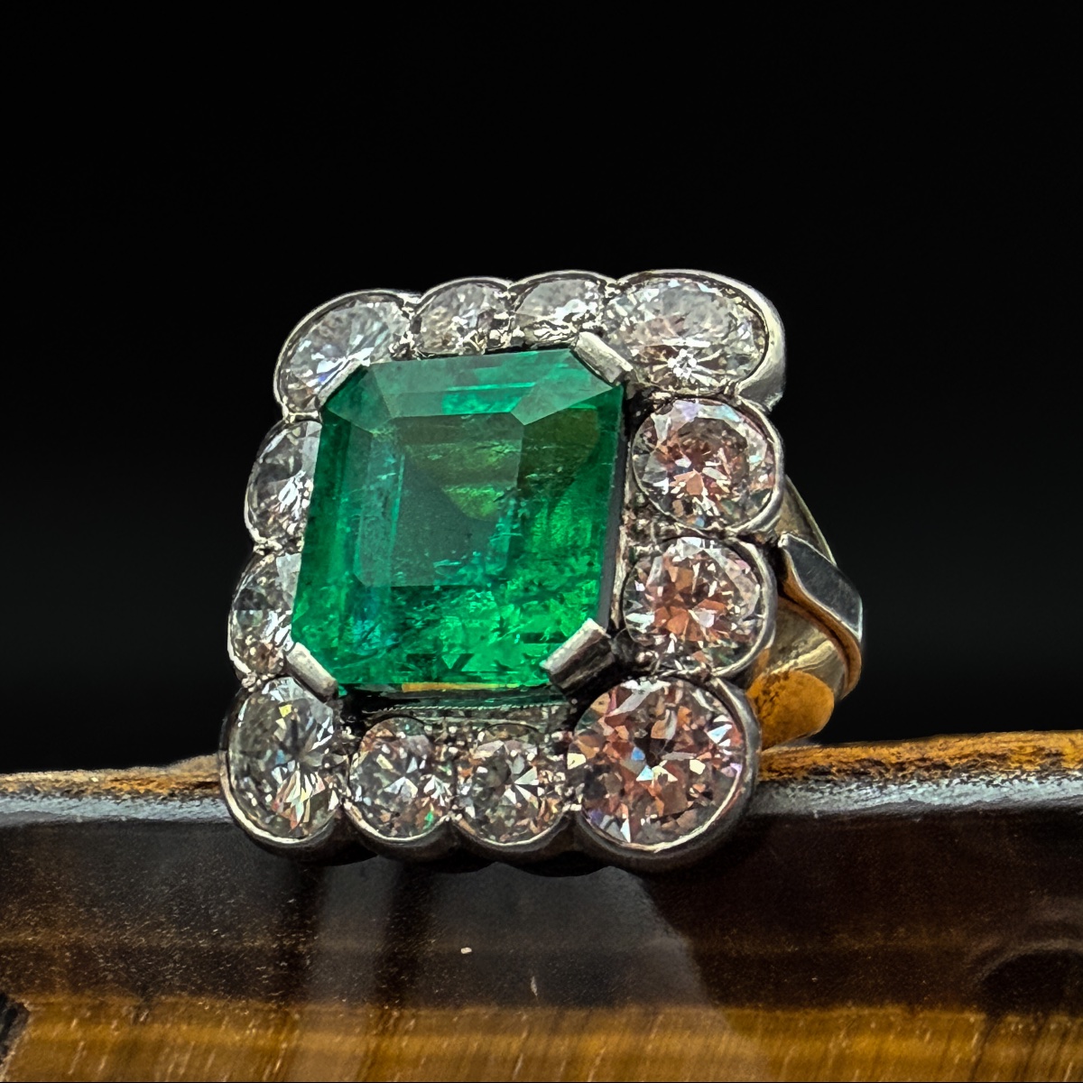 18-karat Gold And Platinum Ring, 5.58-carat Natural Emerald, Believed To Be From Colombia, -photo-3