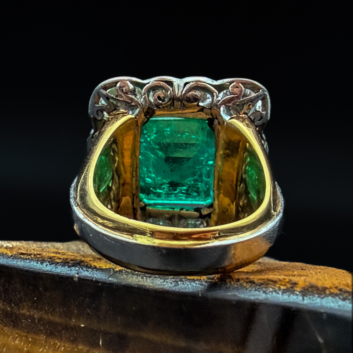 18-karat Gold And Platinum Ring, 5.58-carat Natural Emerald, Believed To Be From Colombia, -photo-4