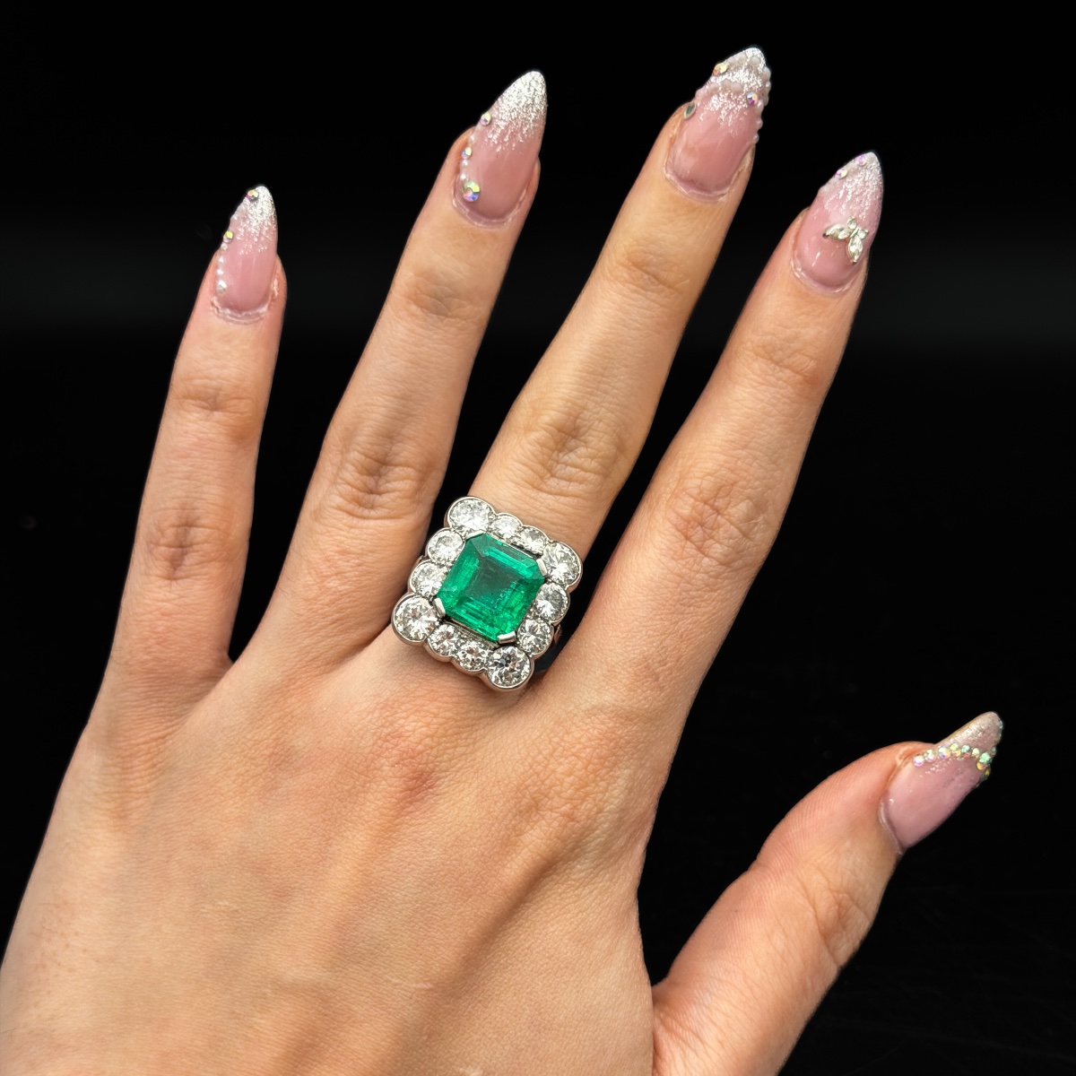 18-karat Gold And Platinum Ring, 5.58-carat Natural Emerald, Believed To Be From Colombia, 