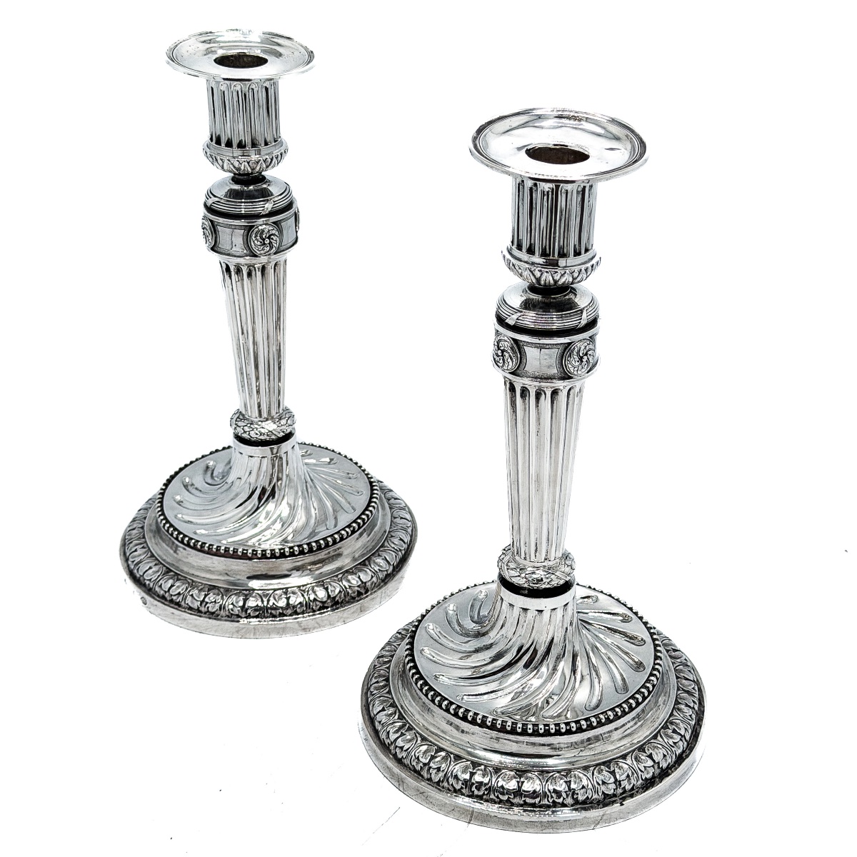 Malines, 1786 – Paire de bougeoirs en argent massif par Jozef de Beef  Malines, 1786.
