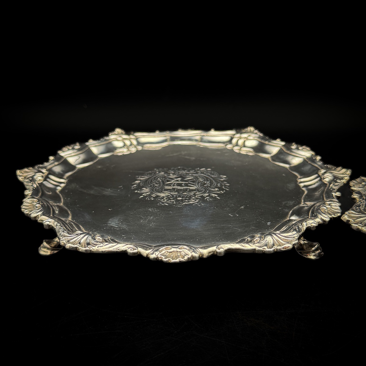 John Rich – Rare paire de salvers armoriés en argent massif – Londres, 1782  -photo-2