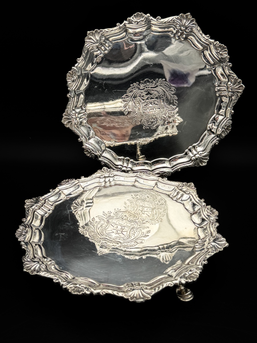 John Rich – Rare paire de salvers armoriés en argent massif – Londres, 1782  