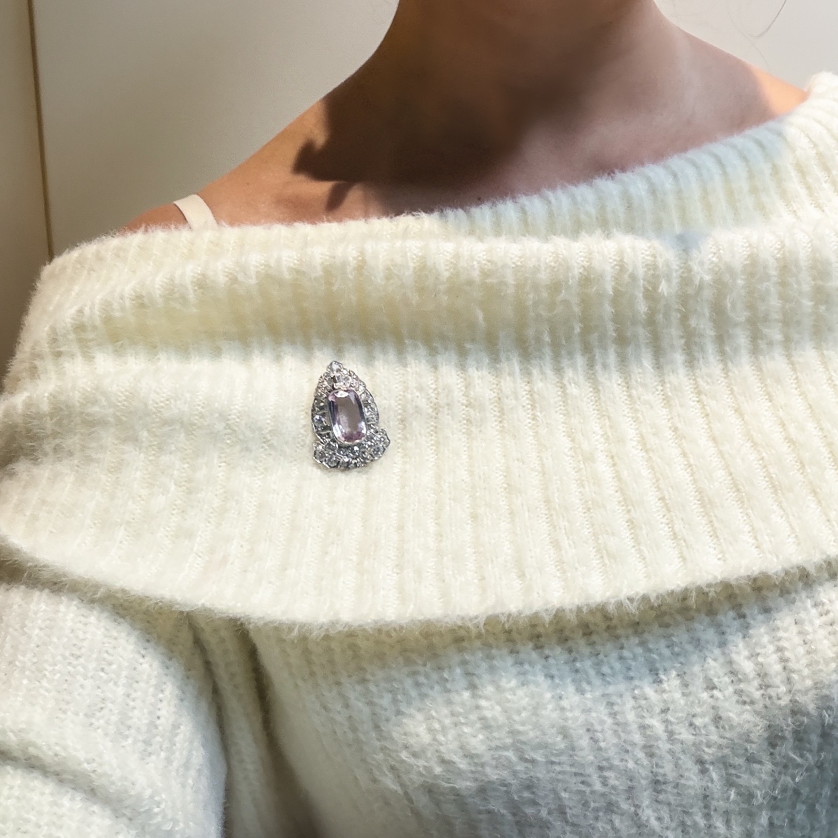 Art Deco Brooch In Platinum, Featuring An 8.40-carat Natural Pink Topaz And Diamonds  -photo-3