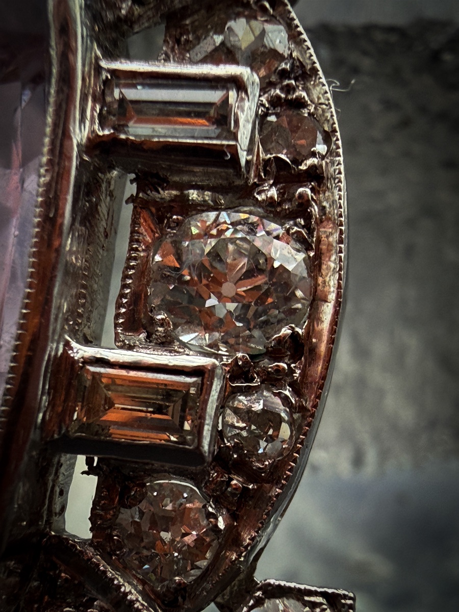 Art Deco Brooch In Platinum, Featuring An 8.40-carat Natural Pink Topaz And Diamonds  -photo-4