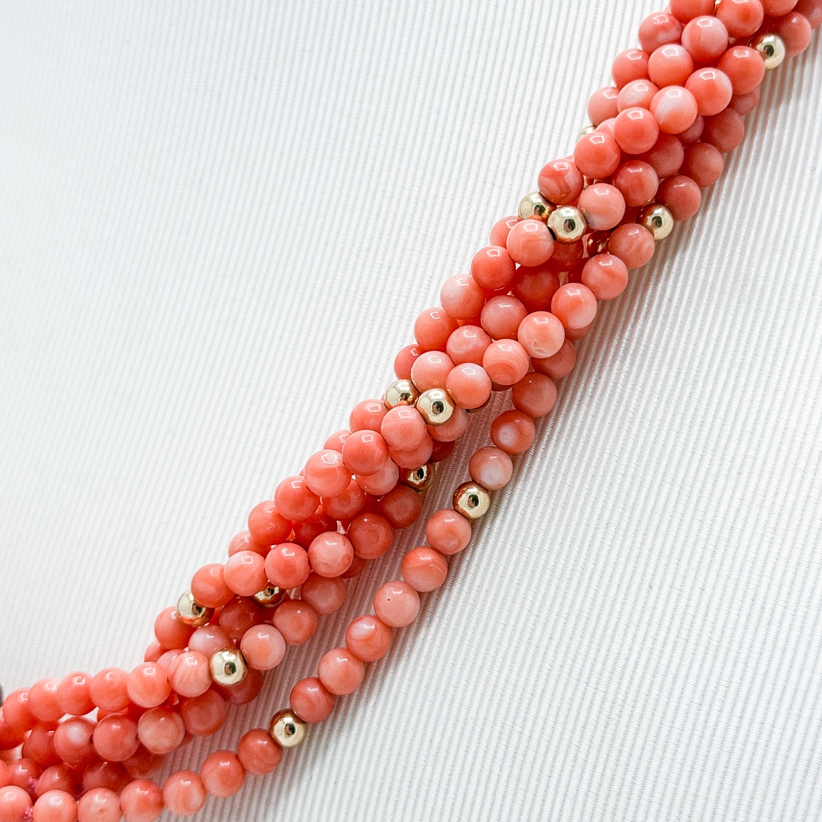 Collier italien en corail « peau d’orange » à six rangs et fermoir en or 14 carats – vers 1920 -photo-2