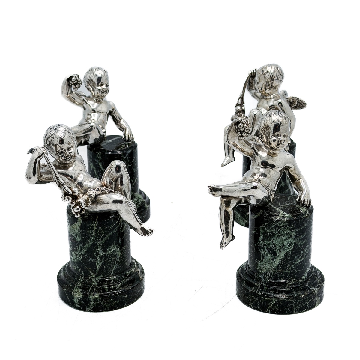 Ensemble de quatre putti ailés en argent massif sur socles en marbre vert – XIXe siècle  -photo-2