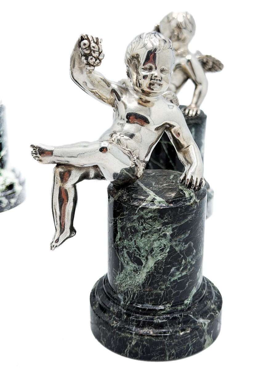 Ensemble de quatre putti ailés en argent massif sur socles en marbre vert – XIXe siècle  -photo-3
