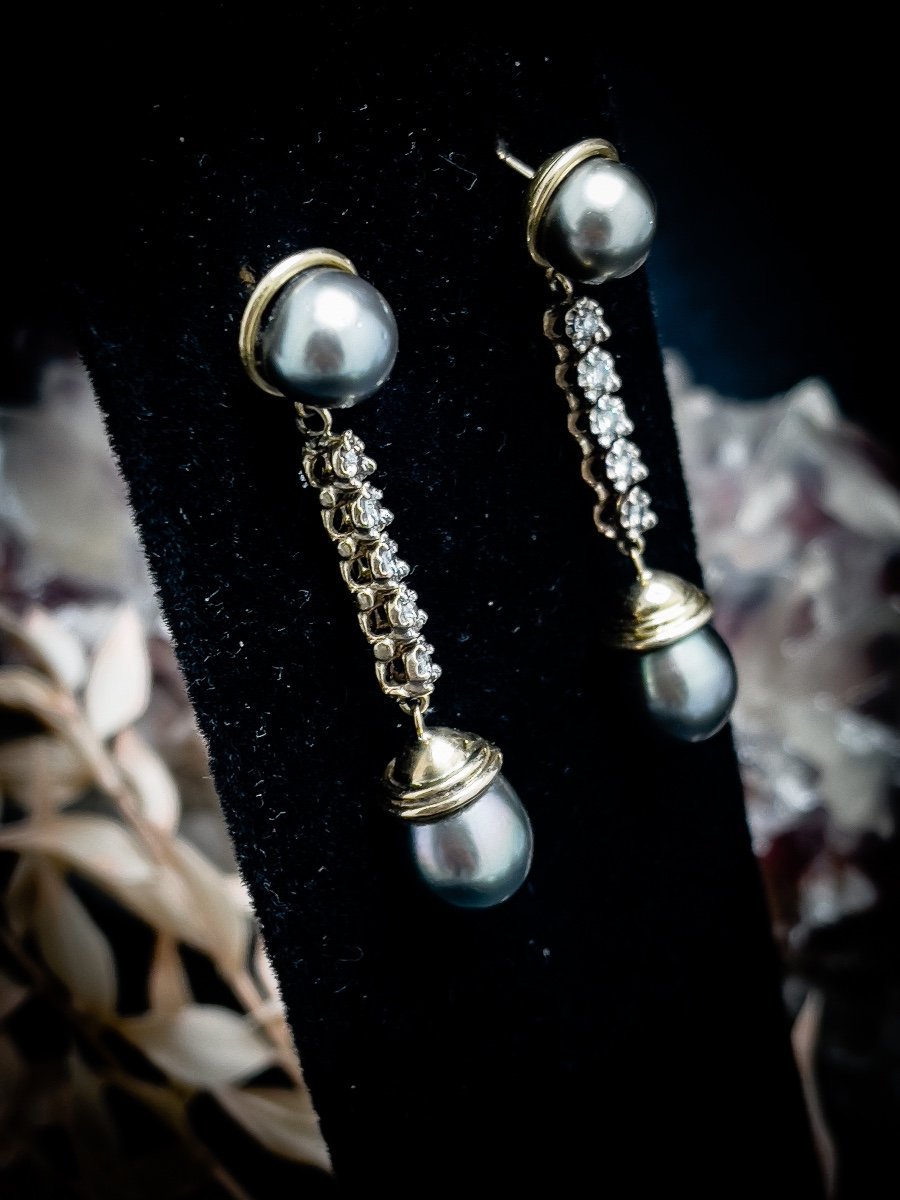 Pair Of 18 K Gold Drop Earrings-photo-2