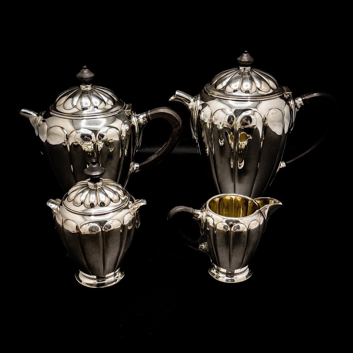 Elegant Art Deco Tea And Coffee Service In Sterling Silver