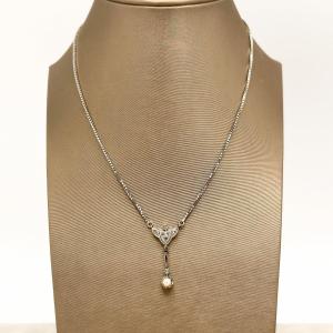 18k White Gold Necklace Set With 8 Rose Cut Diamonds And A Natural Pearl