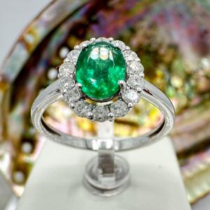 Vintage Ring In 18 K White Gold Set With An Emerald