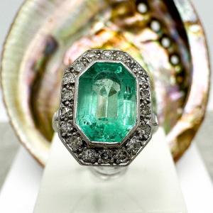 Art Deco Ring In Platinum Set With An Important Colombian Emerald