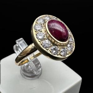 Vintage Ring In 18k Gold Set In Its Center With A Natural Ruby Cabochon