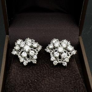 Paire De Clips D’oreilles ( Avec Tiges ) Or Blanc 18 K Et Diamants