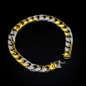 Vintage 18k Gold Bracelet Set With Diamonds.