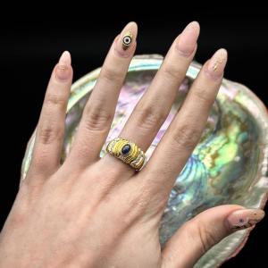 Bague vintage en or 18 carats, saphir cabochon et diamants – vers 1980  Bague vintage 1980