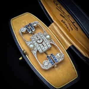 Art Deco Brooch In Platinum, Set With Old-cut Diamonds And Calibrated Sapphires,