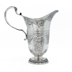 Hénin & Cie – Grande aiguière casque en argent massif 950 millièmes, décor Régence Louis XIV  