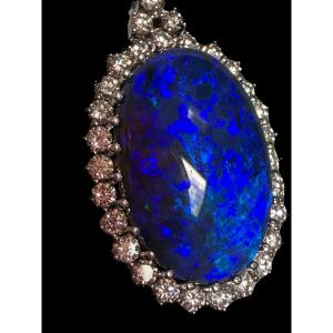 Broche-pendentif en or blanc 18 carats, opale noire de 11,50 carats et diamants