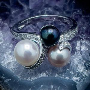 “south Sea Pearls Trio” Ring 18 Kt Gold And Diamonds