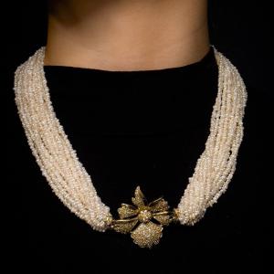 Collier / Broche à 17 Rangs De Perles De Bahreïn 