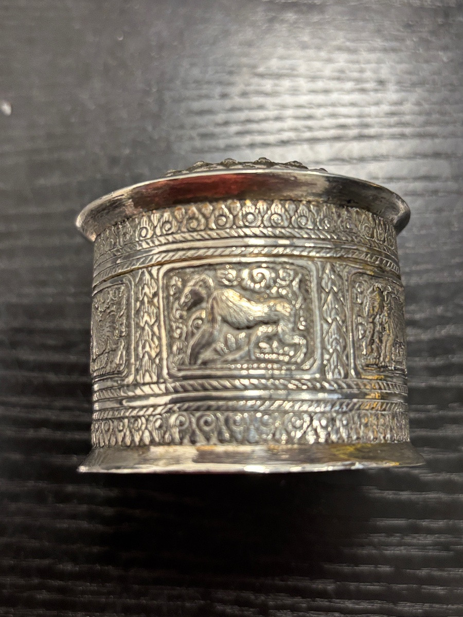 Boîte ronde en argent massif finement gravée - extrême orient-photo-3