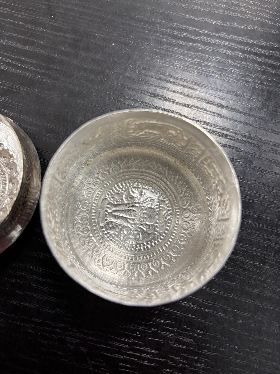 Boîte ronde en argent massif finement gravée - extrême orient-photo-3