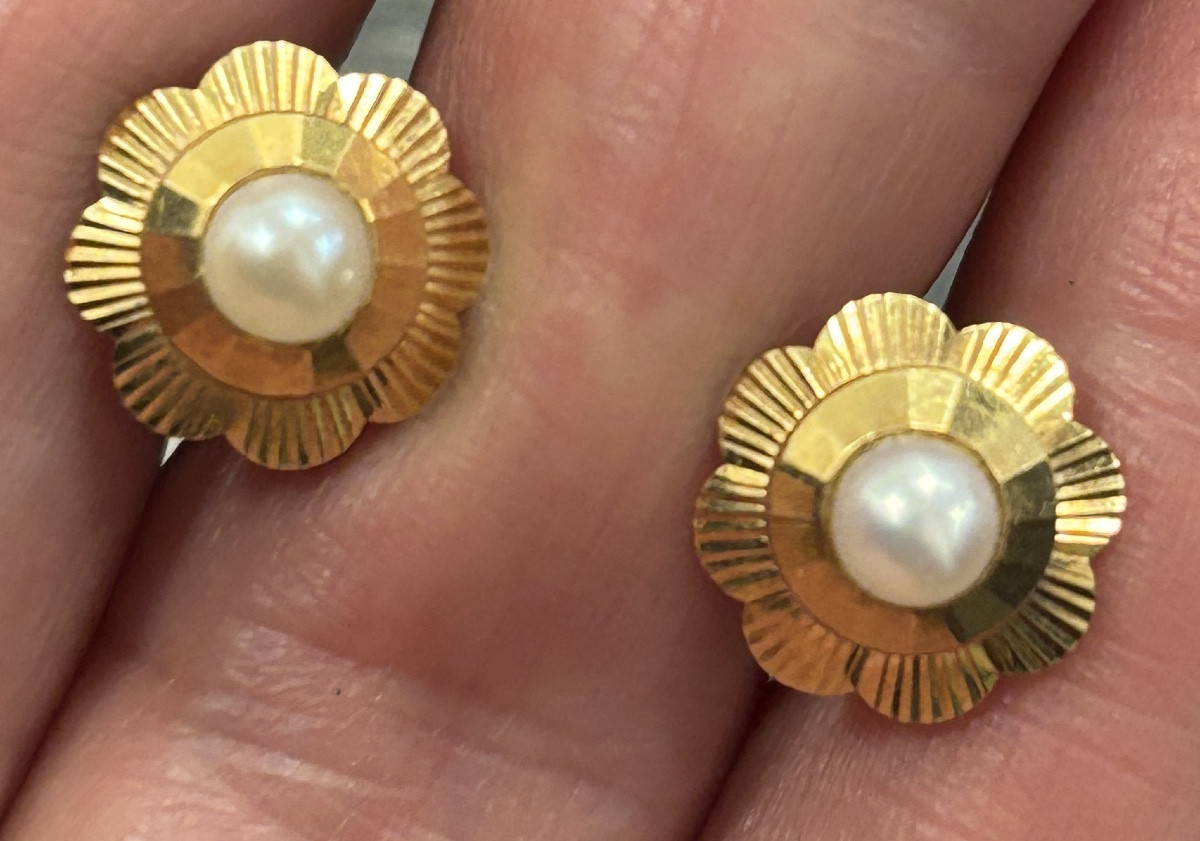 Pair Of 18-carat Gold "flower" Earrings With Pearl For Women 