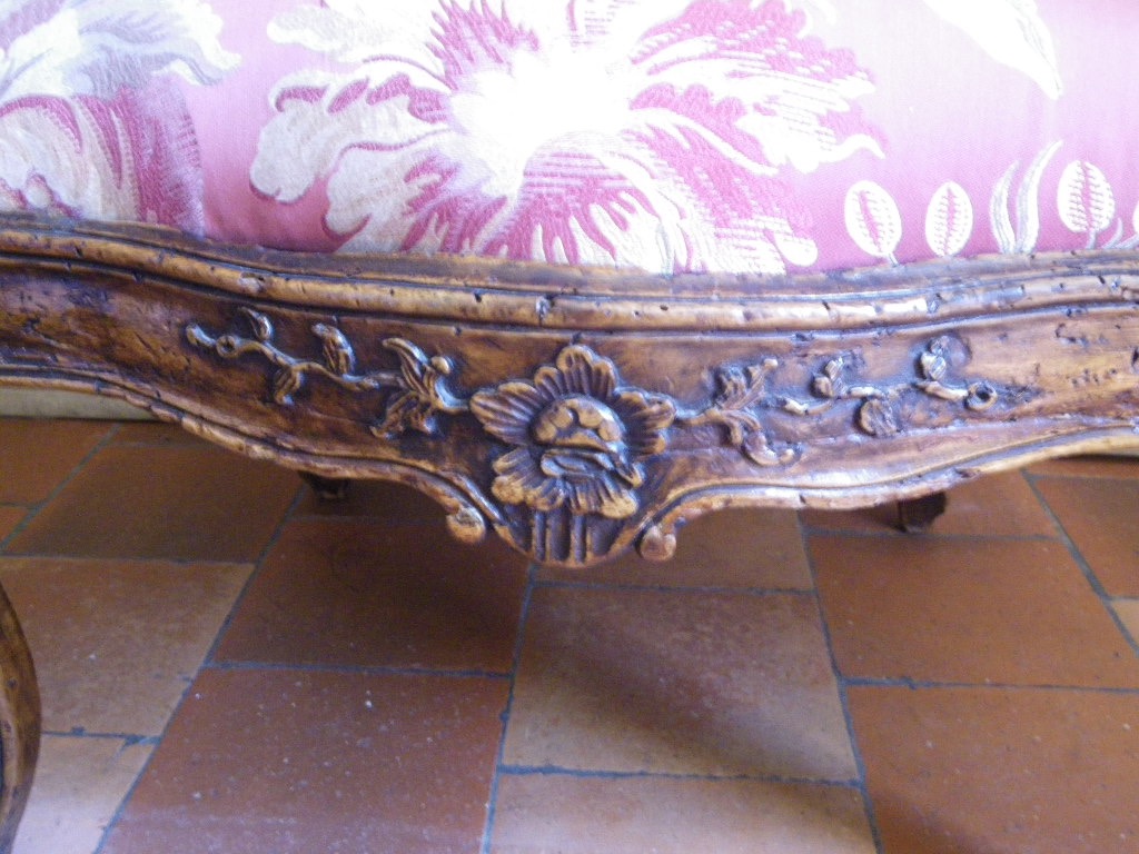 Large Fauteuil à châssis en noyer époque Louis XV Italie Milieu XVIIIe-photo-5