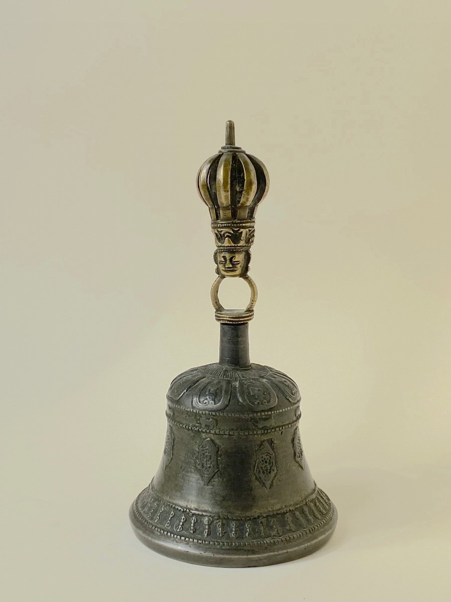 Cloche tibétaine, 19 cm, circa XIX ème,