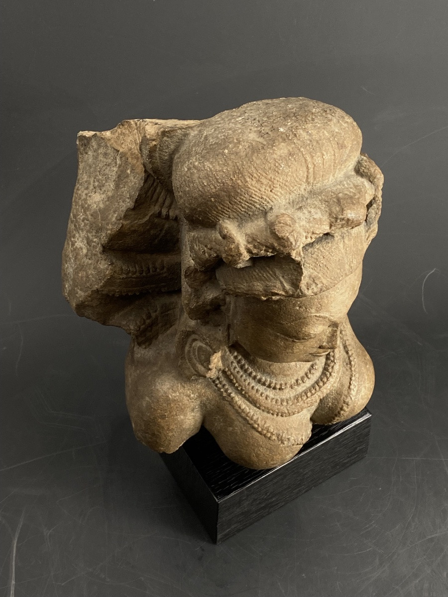 Buste en grès, Inde centrale, 10 ème siècle-photo-1