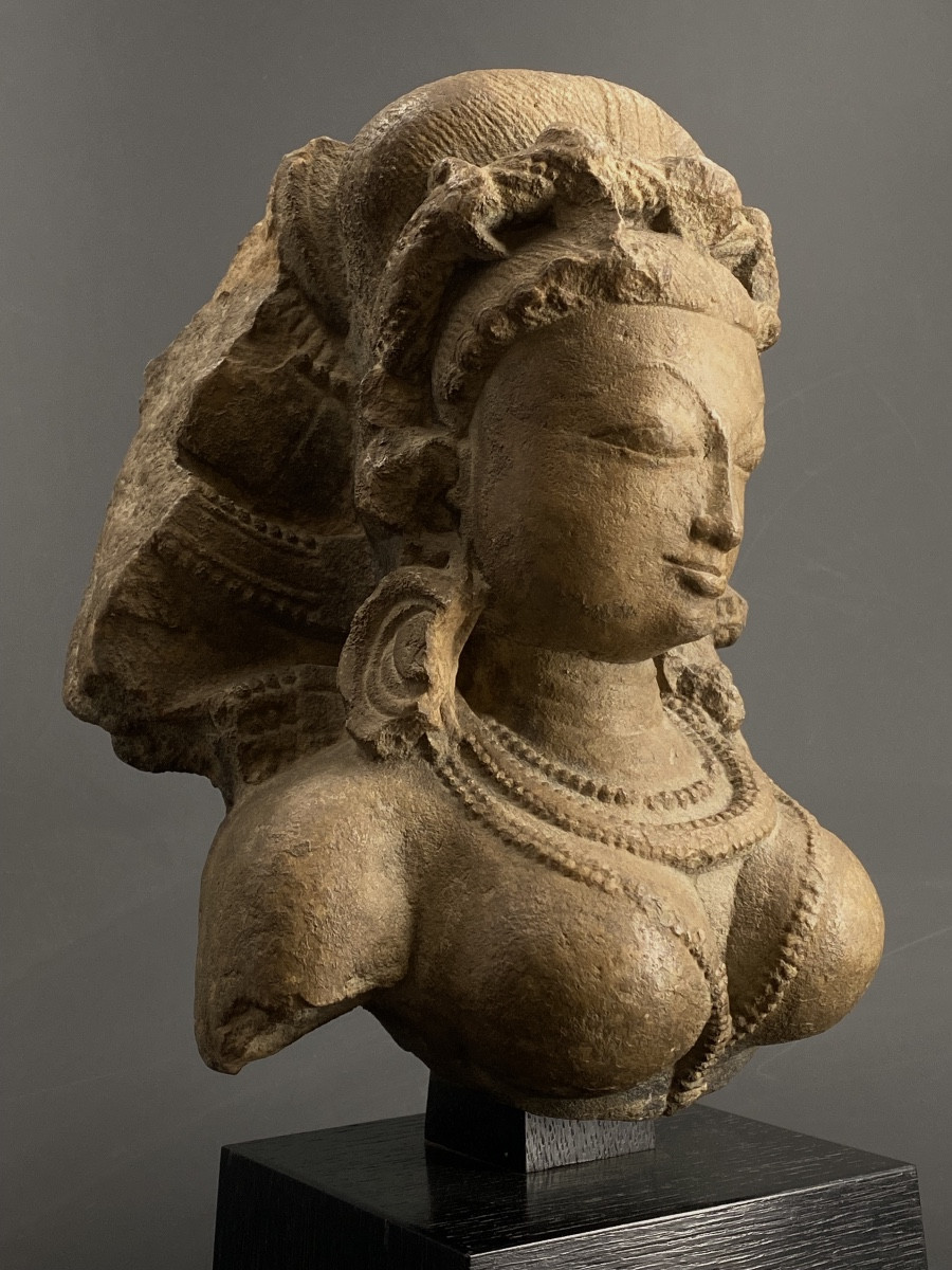 Buste en grès, Inde centrale, 10 ème siècle