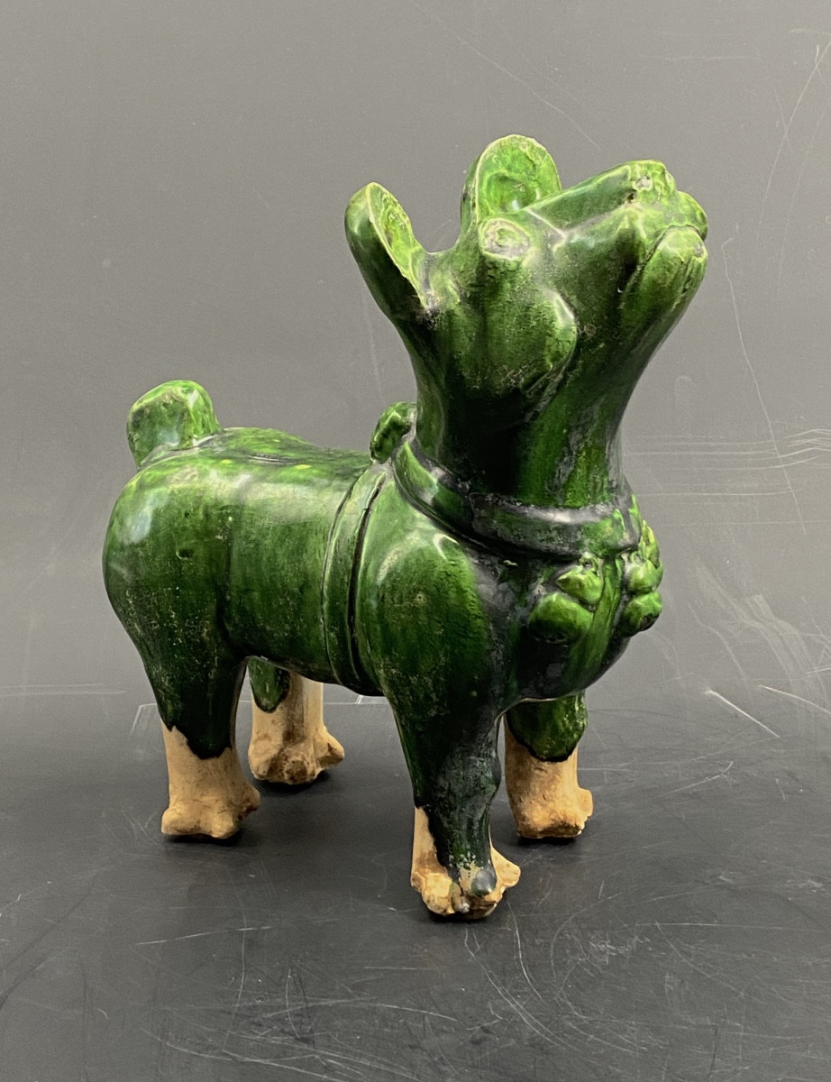 Chien en céramique style Han, Chine