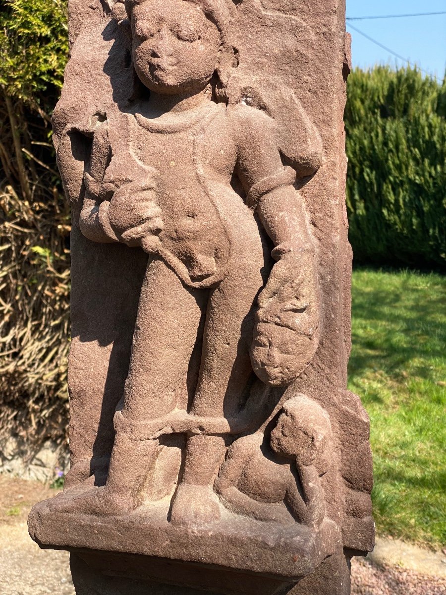 Haut relief en grès rouge, Inde, 7ème / 8ème siècle-photo-4