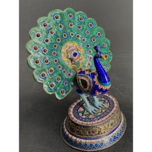 PAON EN ARGENT ET ÉMAIL, 23,5cm, INDE, JAIPUR, 1900- 1910.