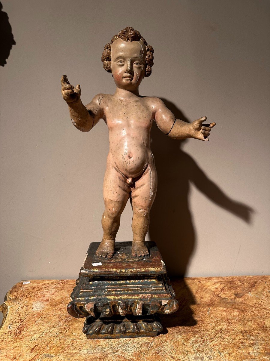 Spectaculaire sculpture en bois polychrome représentant un enfant, fin du 17e siècle.-photo-1