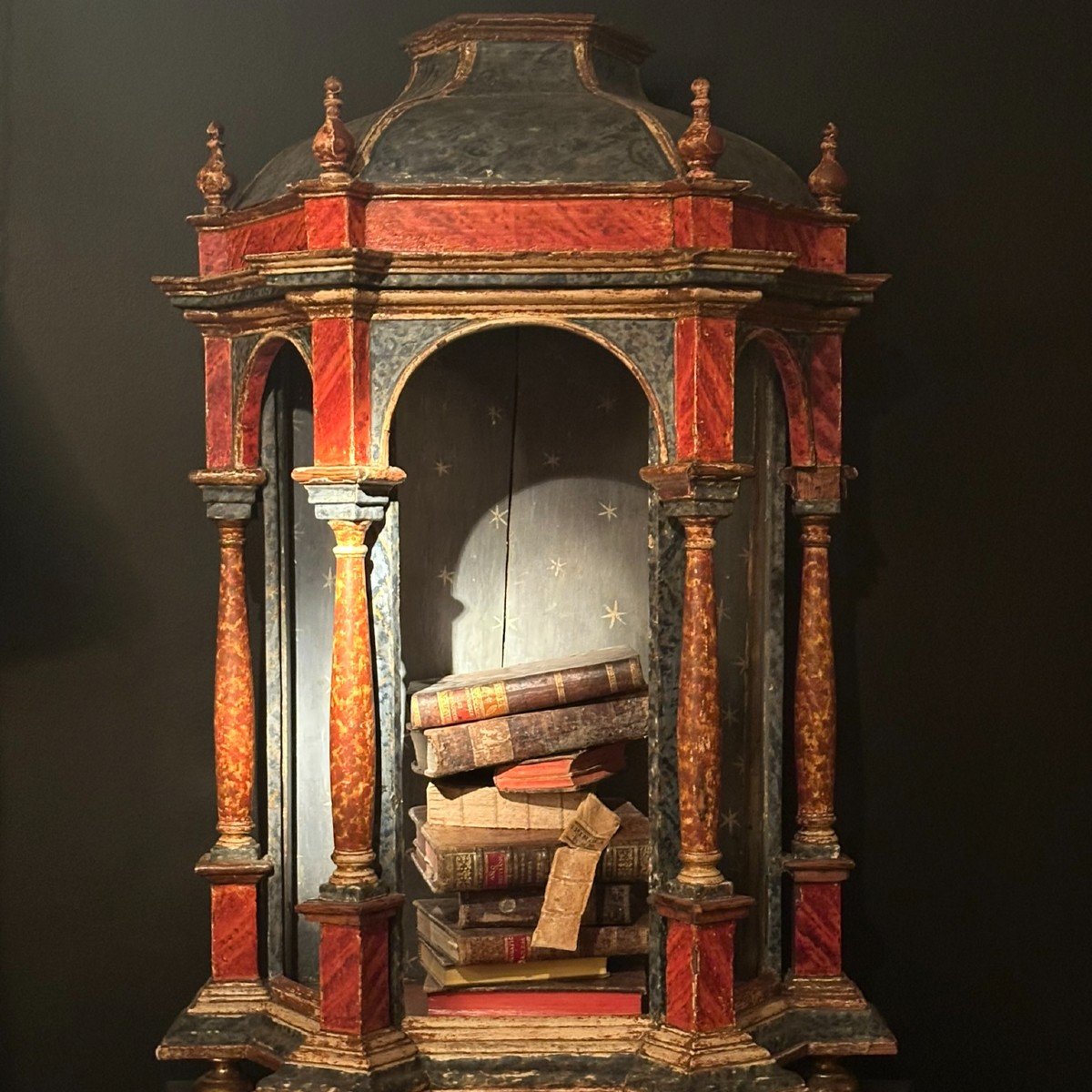 Niche en bois polychrome des XVIIe et XVIIIe siècles
