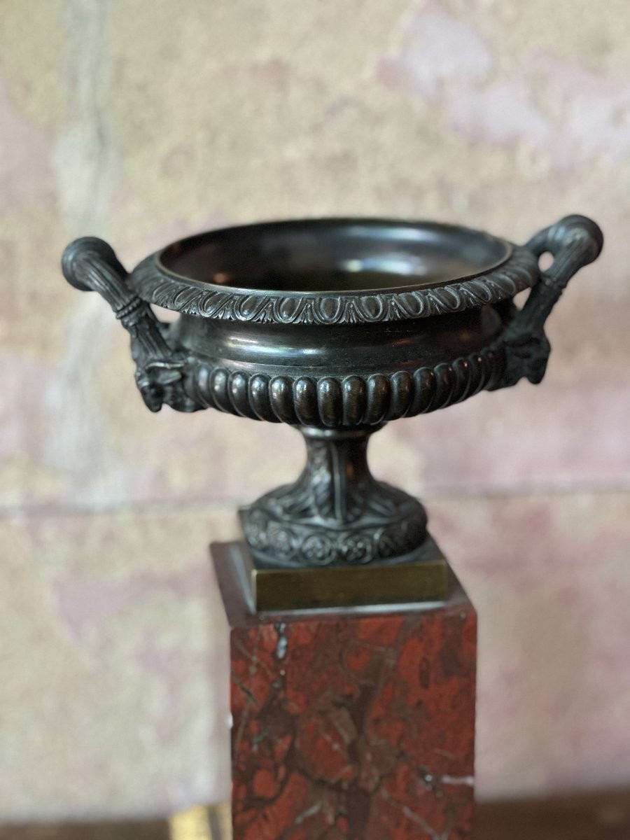 Coupe en bronze et marbre griotte. 1820.-photo-2