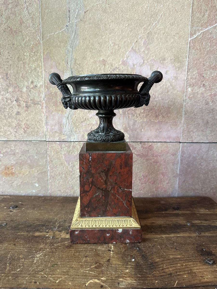 Coupe en bronze et marbre griotte. 1820.-photo-2