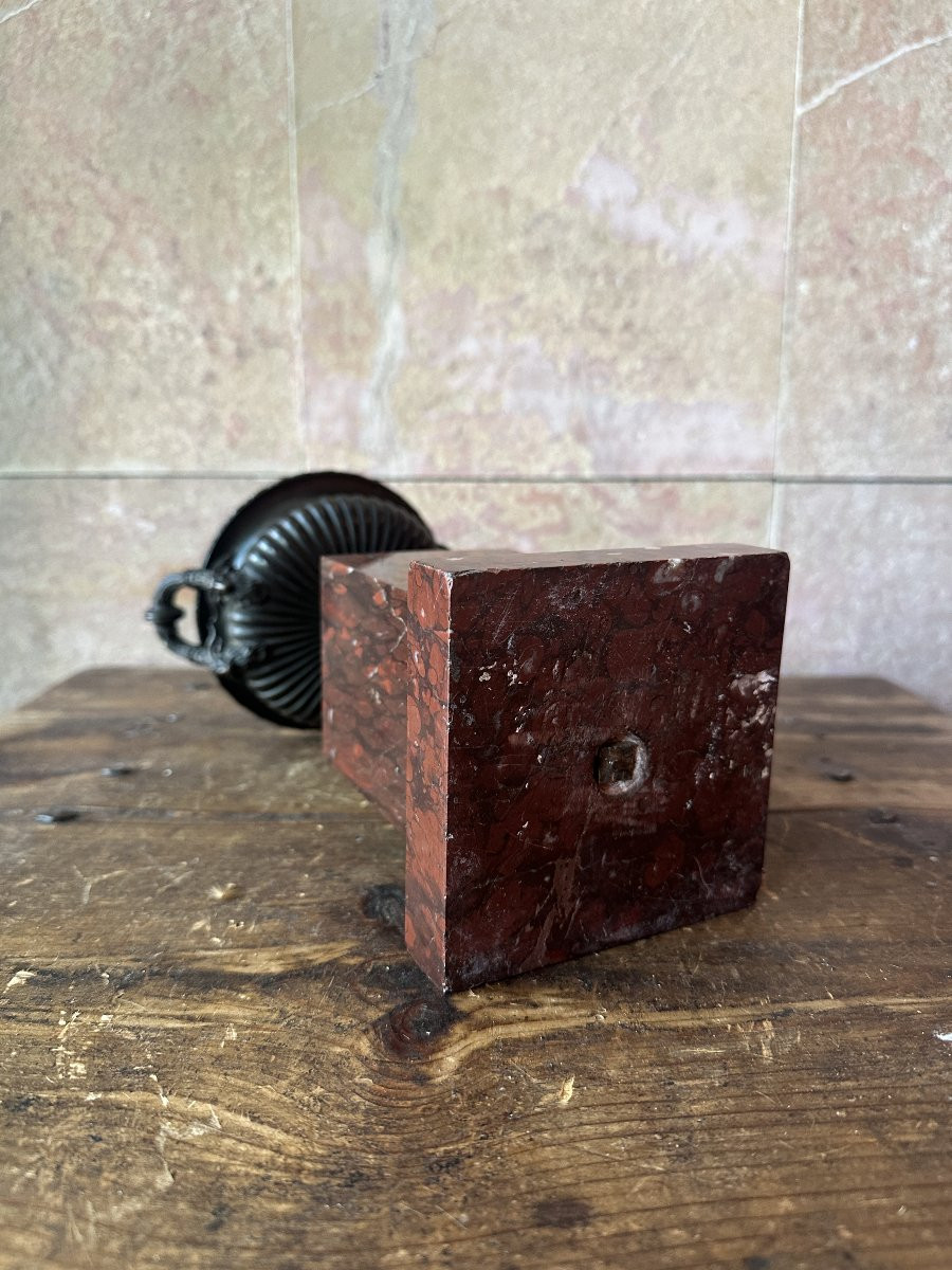 Coupe en bronze et marbre griotte. 1820.-photo-4