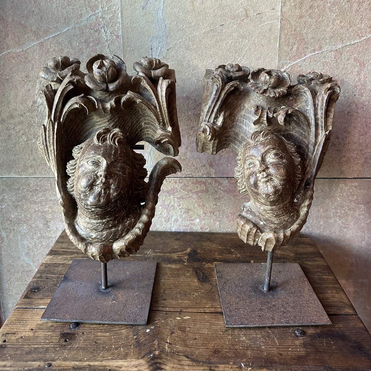 Pair Of Angels Carved In Wood. Late 17th Century - Early 18th Century.