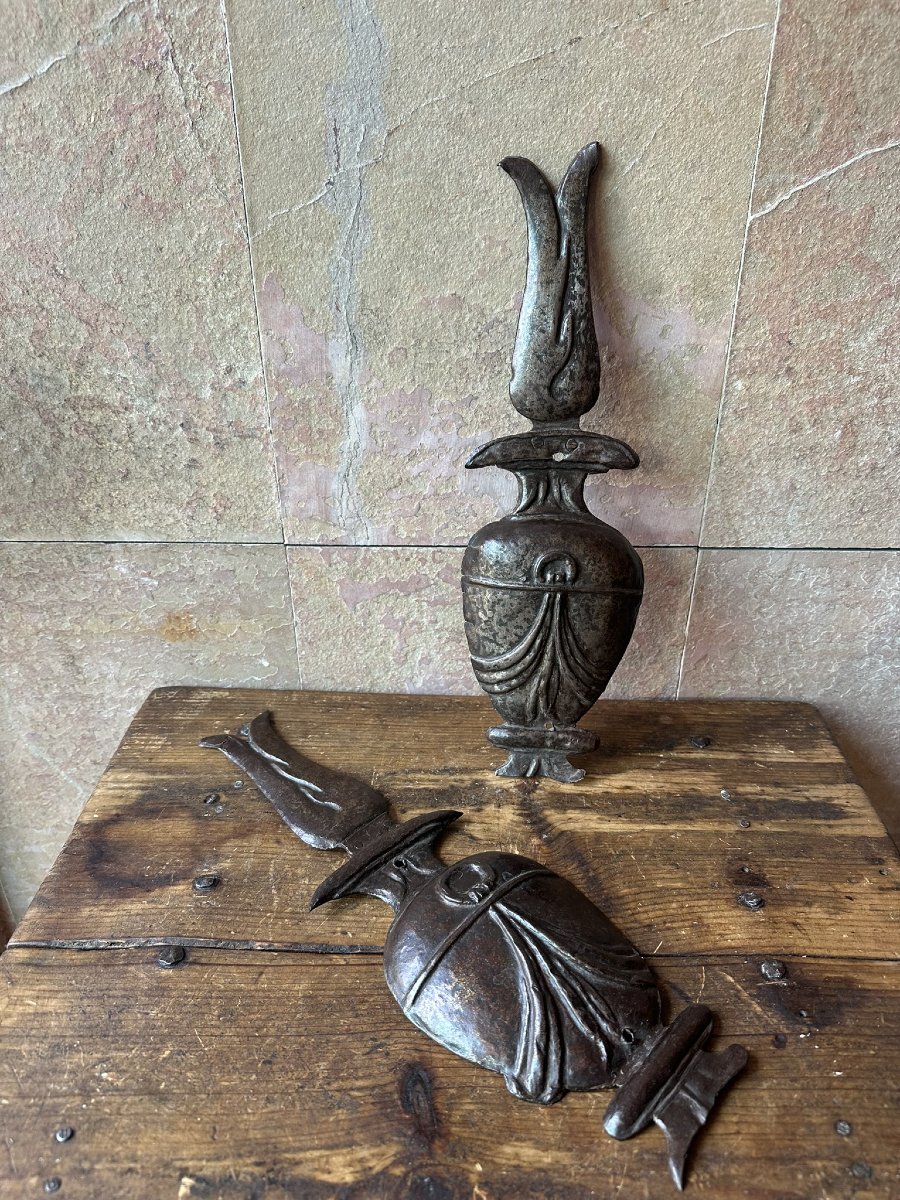 Pair Of Antique 16th-century Crown Ornaments-photo-3