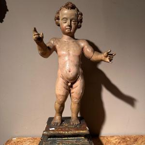 Spectaculaire sculpture en bois polychrome représentant un enfant, fin du 17e siècle.