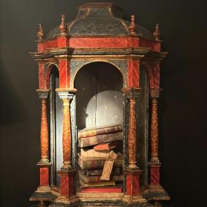 Spectaculaire niche en bois polychrome des XVIIe et XVIIIe siècles
