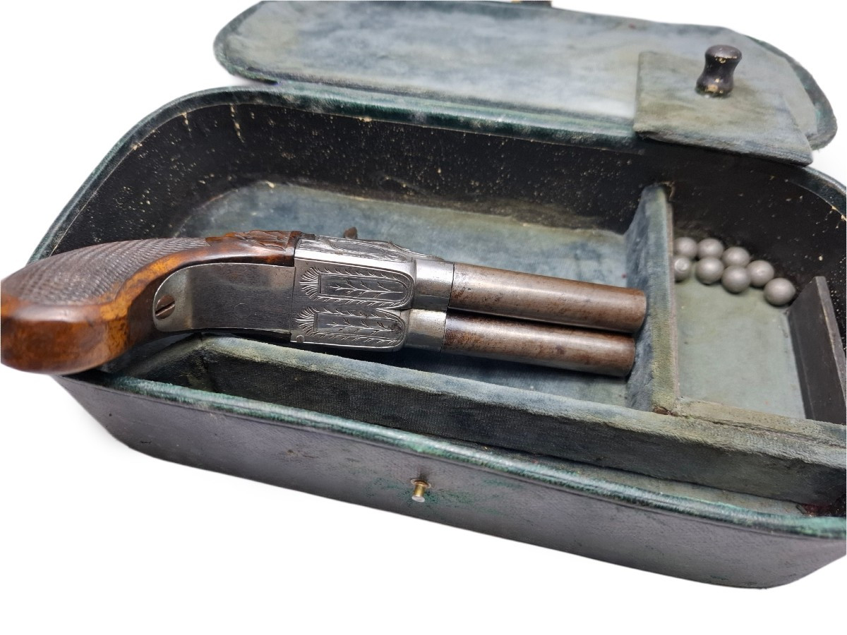 Double-barreled Pistol In A Box-photo-3