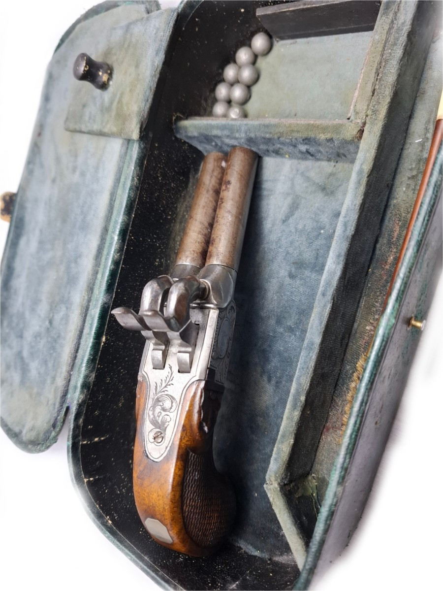 Double-barreled Pistol In A Box-photo-4